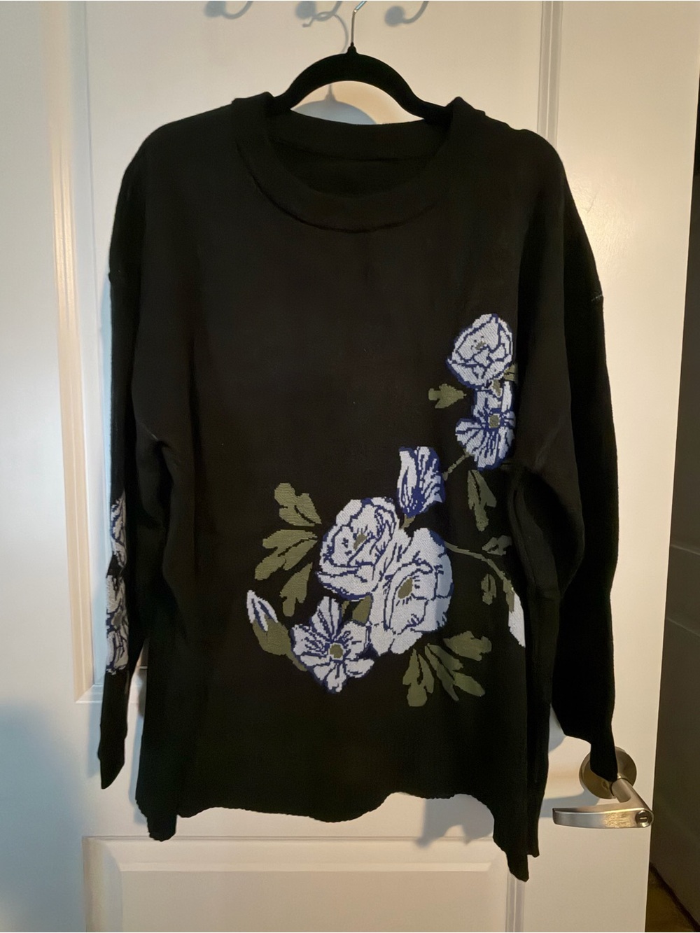 BloomChic Women Sweater with Blue Flowers - 18-20 - NWT